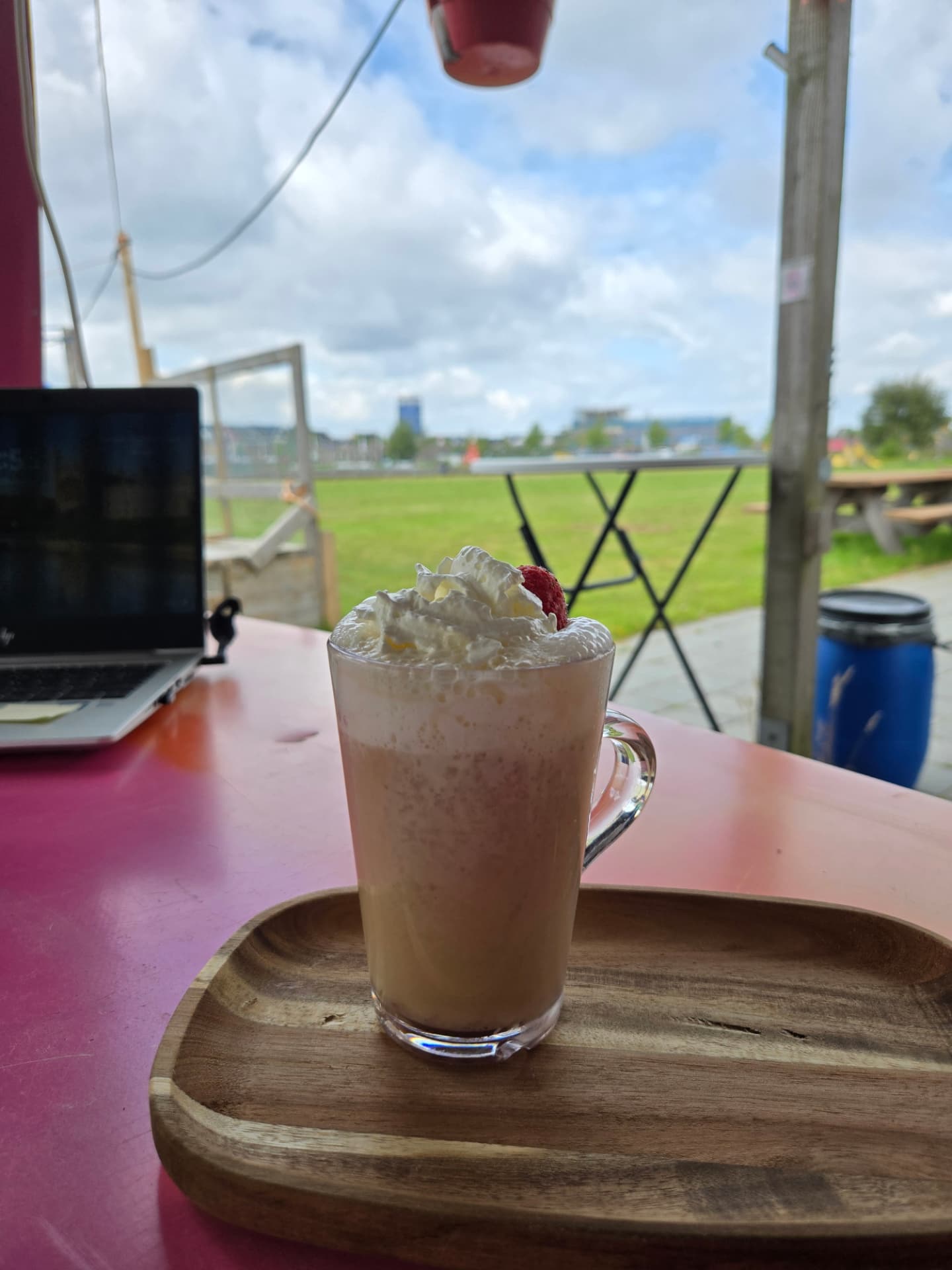 High Tea 2.0 in glas met slagroom